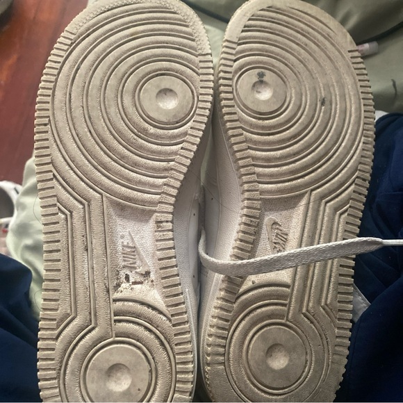 Air force 1 - youth 5.5, women’s 7 - Picture 1 of 5